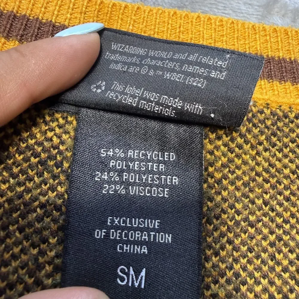 Harry Potter Women's Small Loyal Hufflepuff Cardigan Sweater Boxed‎ Lunch